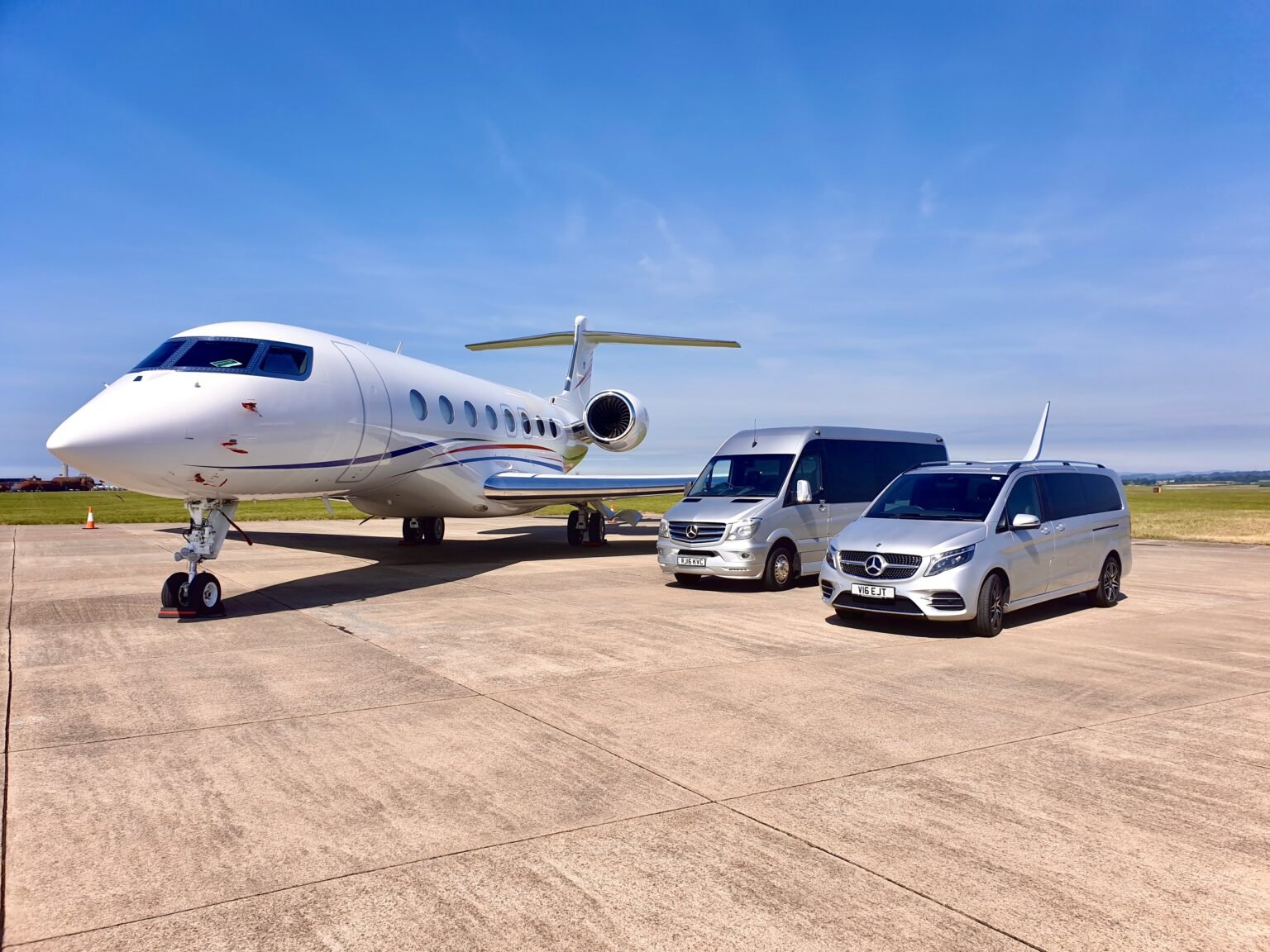 Premium airport transfer Paris – luxury vehicle and professional chauffeur